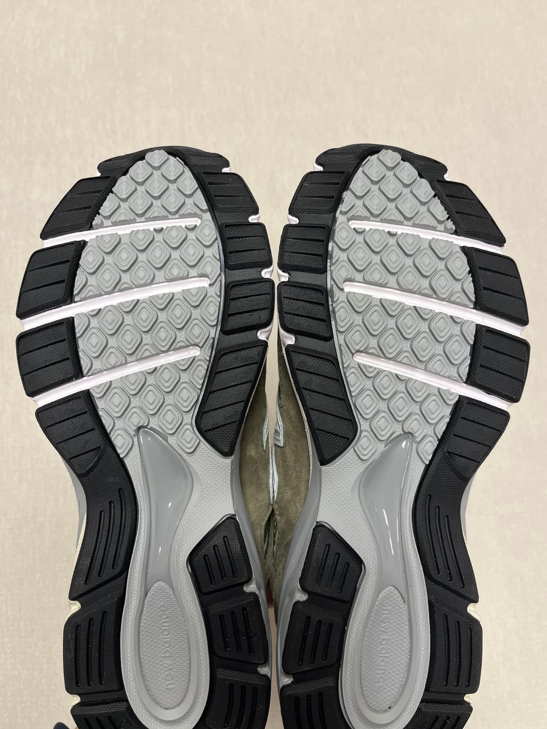 뉴발란스 x 에임레온도르 990v4 상품이미지5