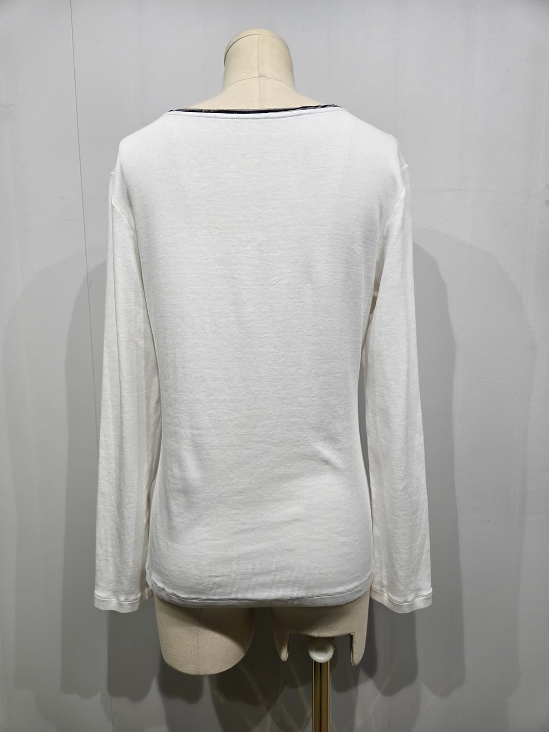 페세리코 화이트 긴팔 티셔츠 라운드넥 상품이미지2