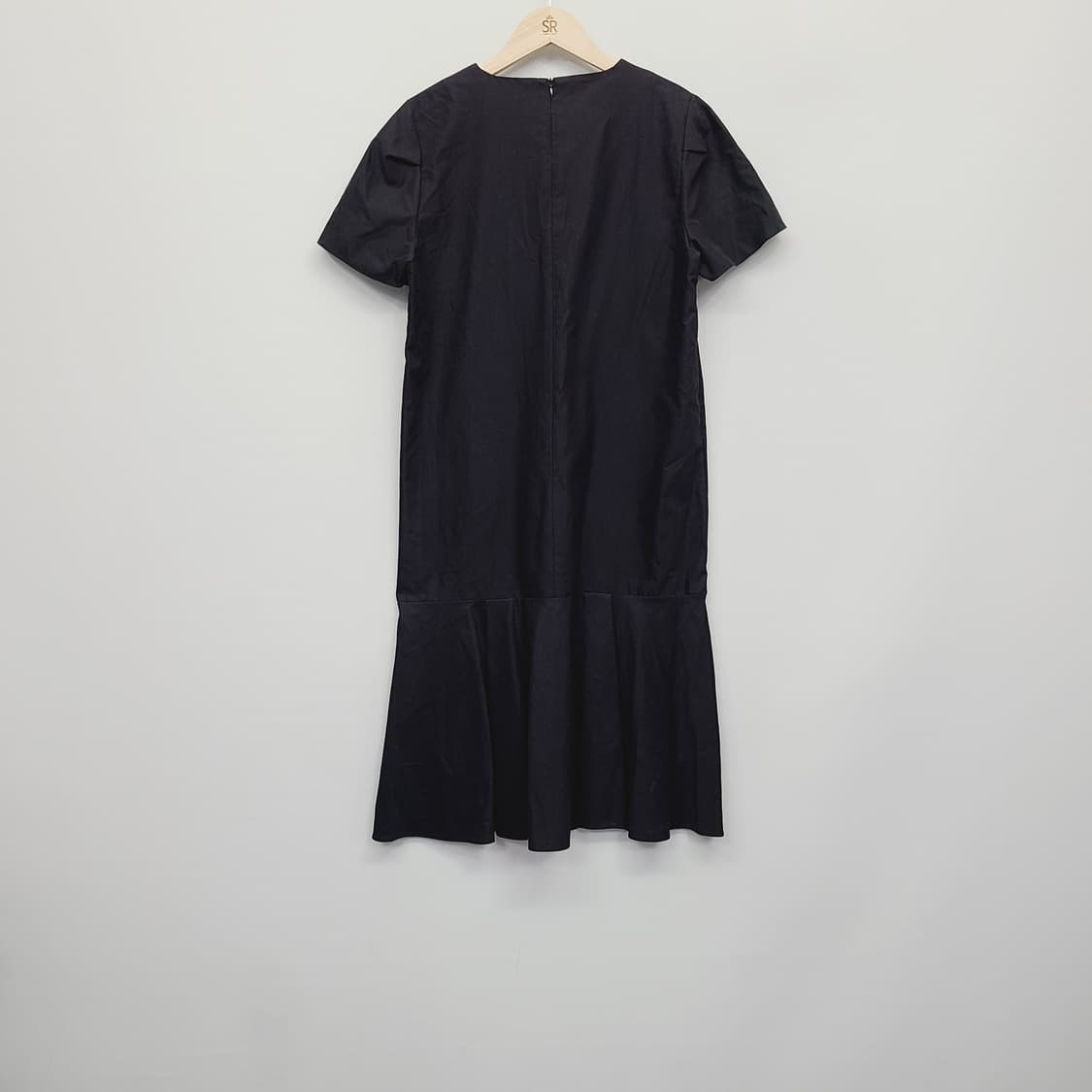 OWN 오운 미니멀 블랙 퍼프 플레어 원피스 상품이미지5