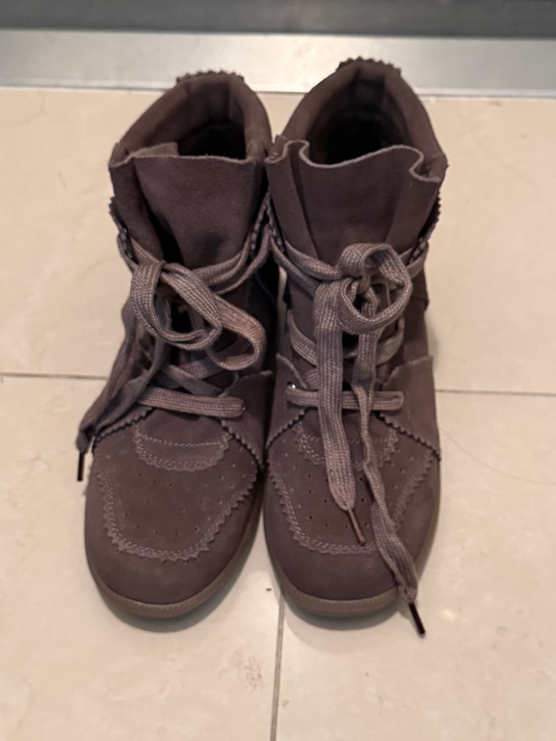 온마인드 이이알하우스 베르크서울 이자벨마랑맛 하이 스웨이드 스니커즈 상품이미지3