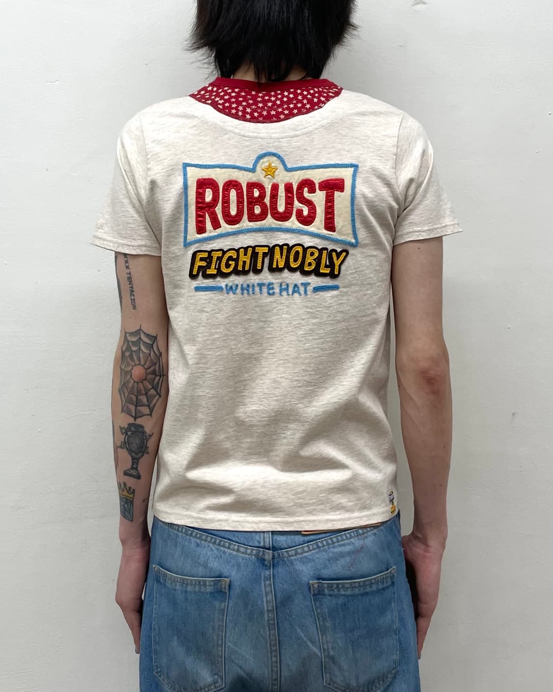 Star Red Scarf Spangled Ivory T-shirt  상품이미지2