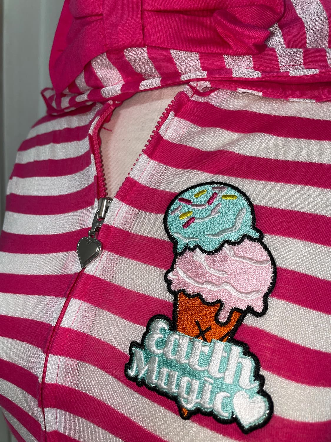 키치 팝갸루 패치 핑크 스트라이프 후드집업 상품이미지1