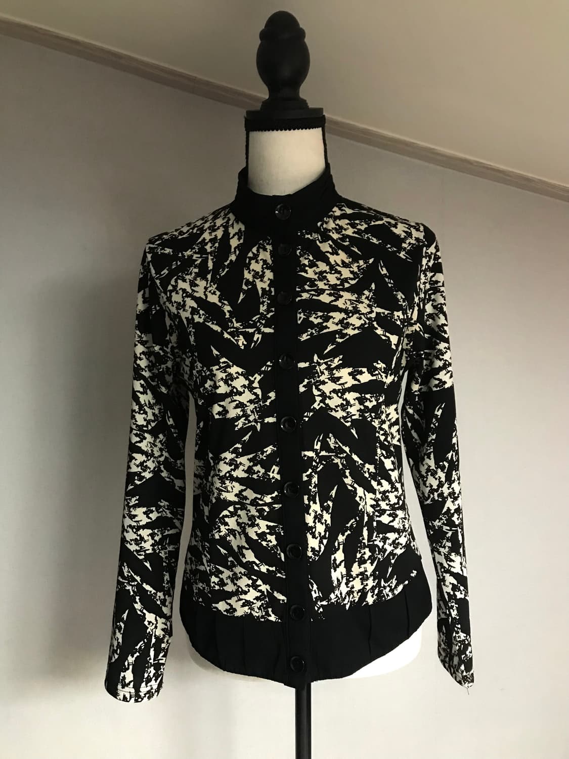 Gothic Pattern High-neck Cardigan 상품이미지2