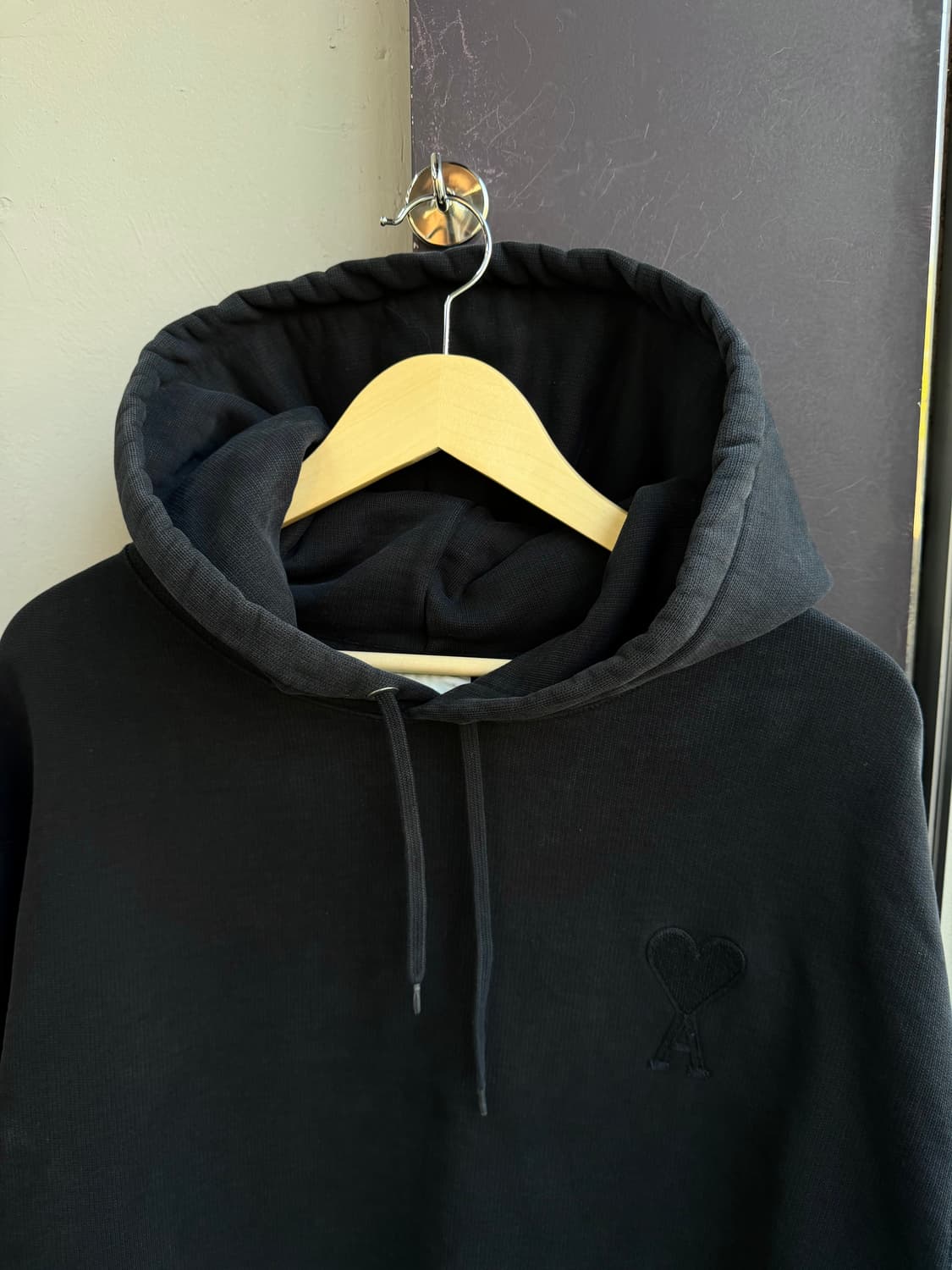 L/ 아미 드 꾀흐 블랙 자수 로고 후드티 상품이미지4