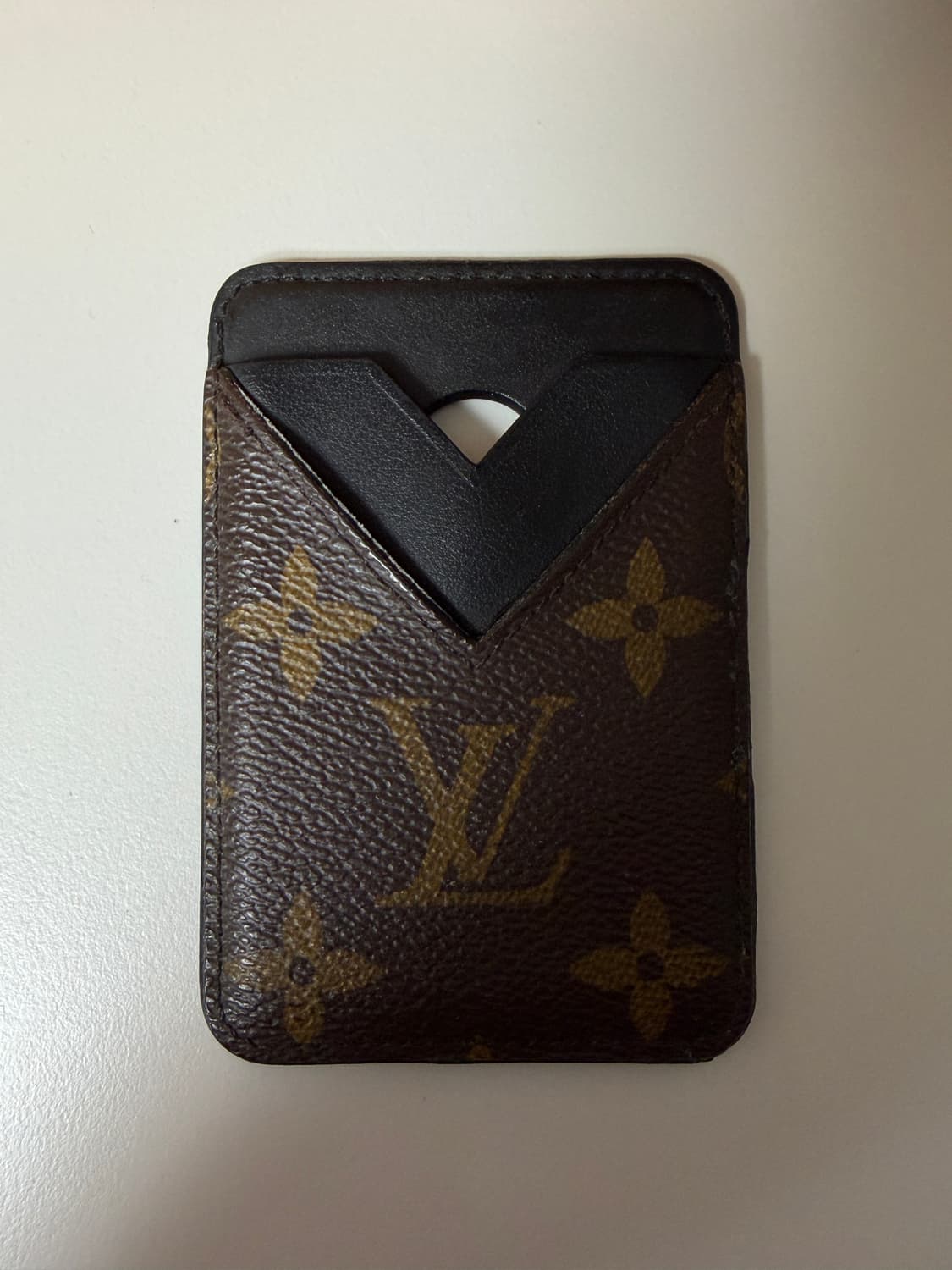 루이비통 맥세이프 카드 지갑 상품이미지2