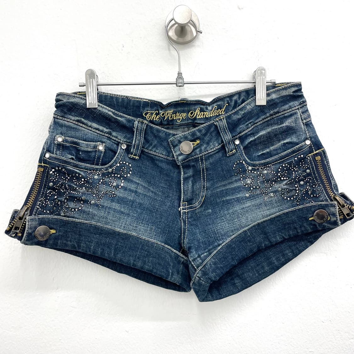 Low rise zip detail denim hot pants 상품이미지1