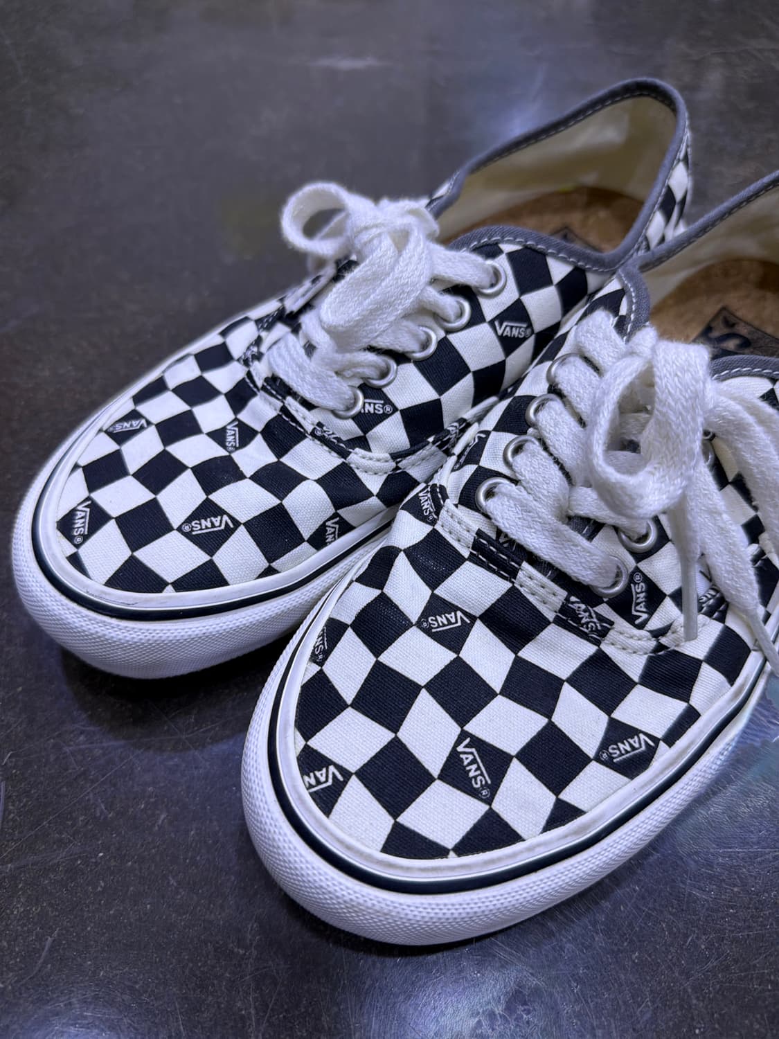 반스 어센틱 체커보드 블랙 앤 화이트 스니커즈 250 상품이미지3