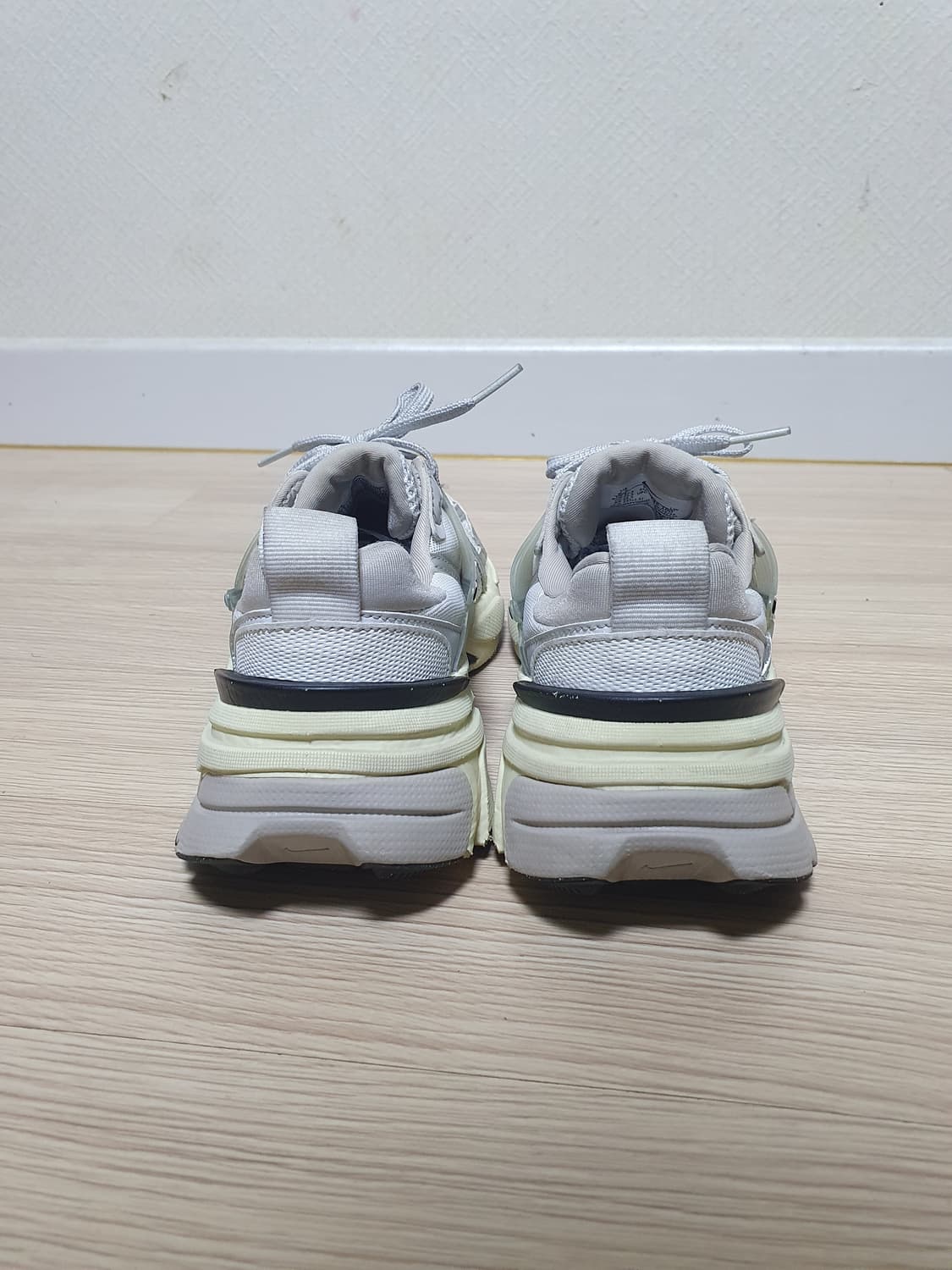 나이키 v2k 런 운동화 235 상품이미지5