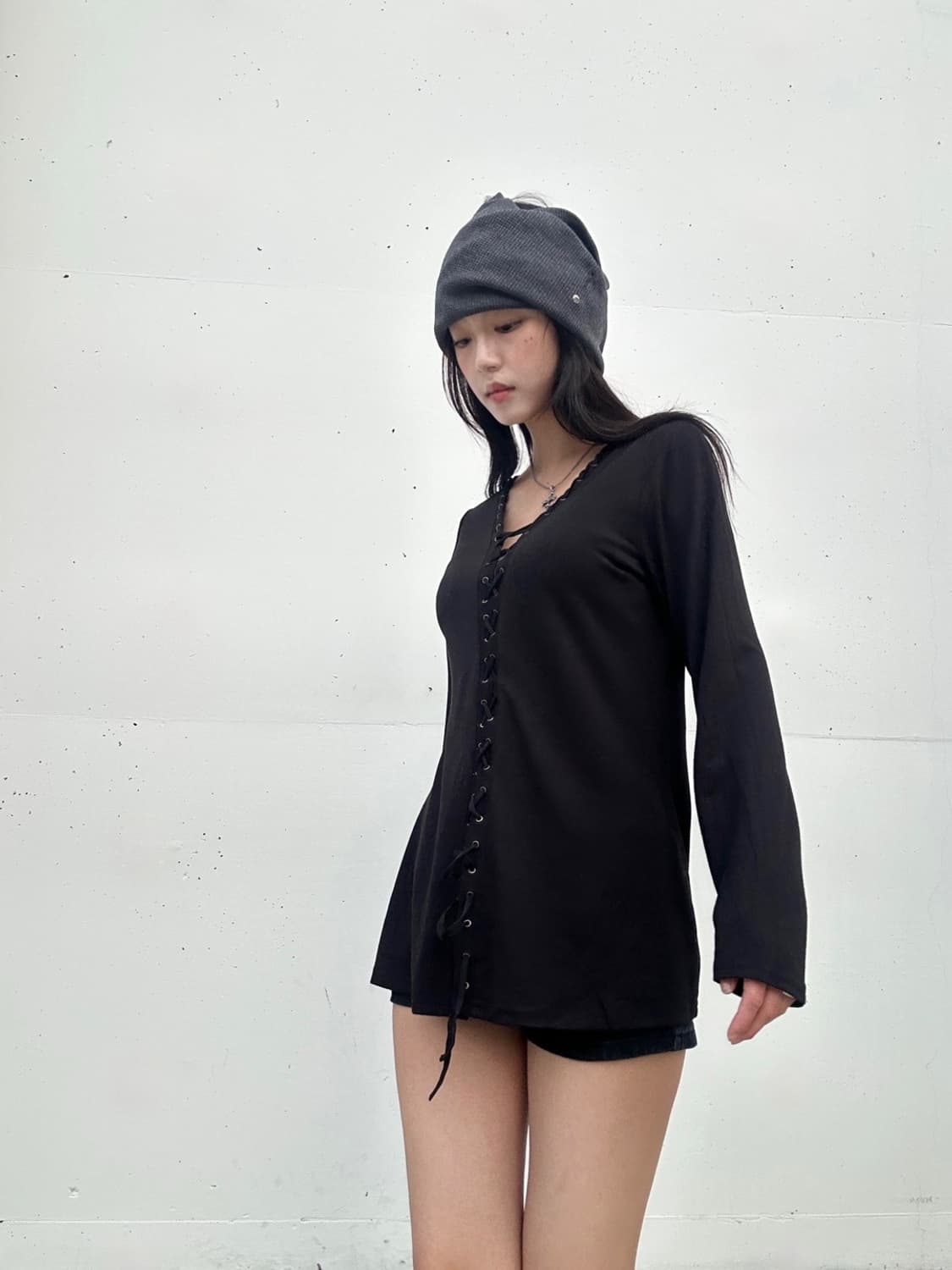 Linning twist open slit knit / black 상품이미지1
