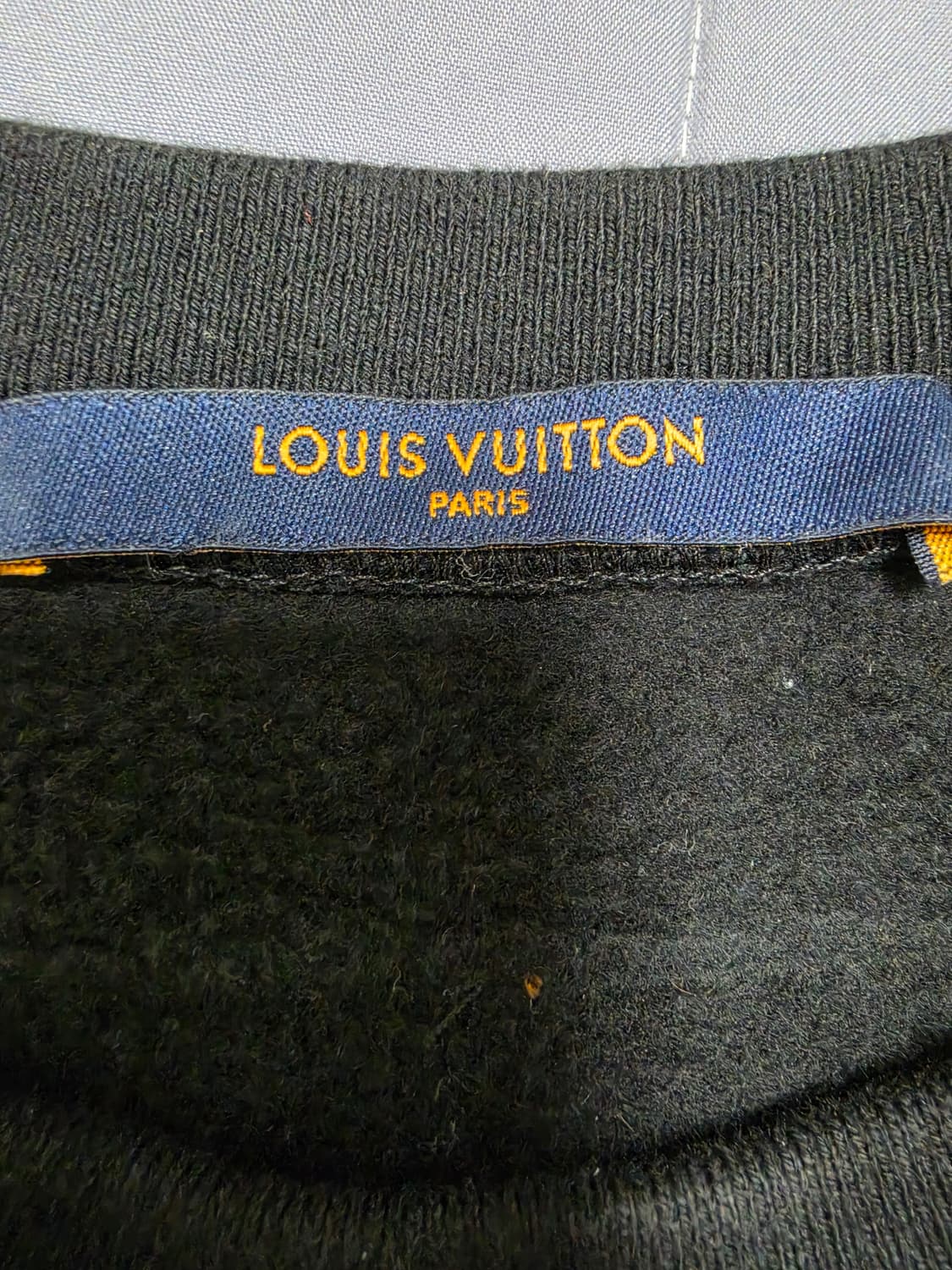 루이비통 LV 로고 블랙 맨투맨 티셔츠 L사이즈 100-105사이즈 상품이미지3