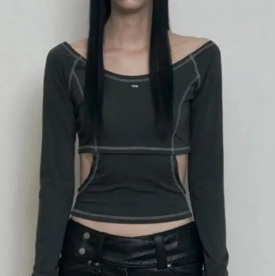 보헤미안서울 사이트 컷 아웃 롱슬리브 카키 상품이미지1