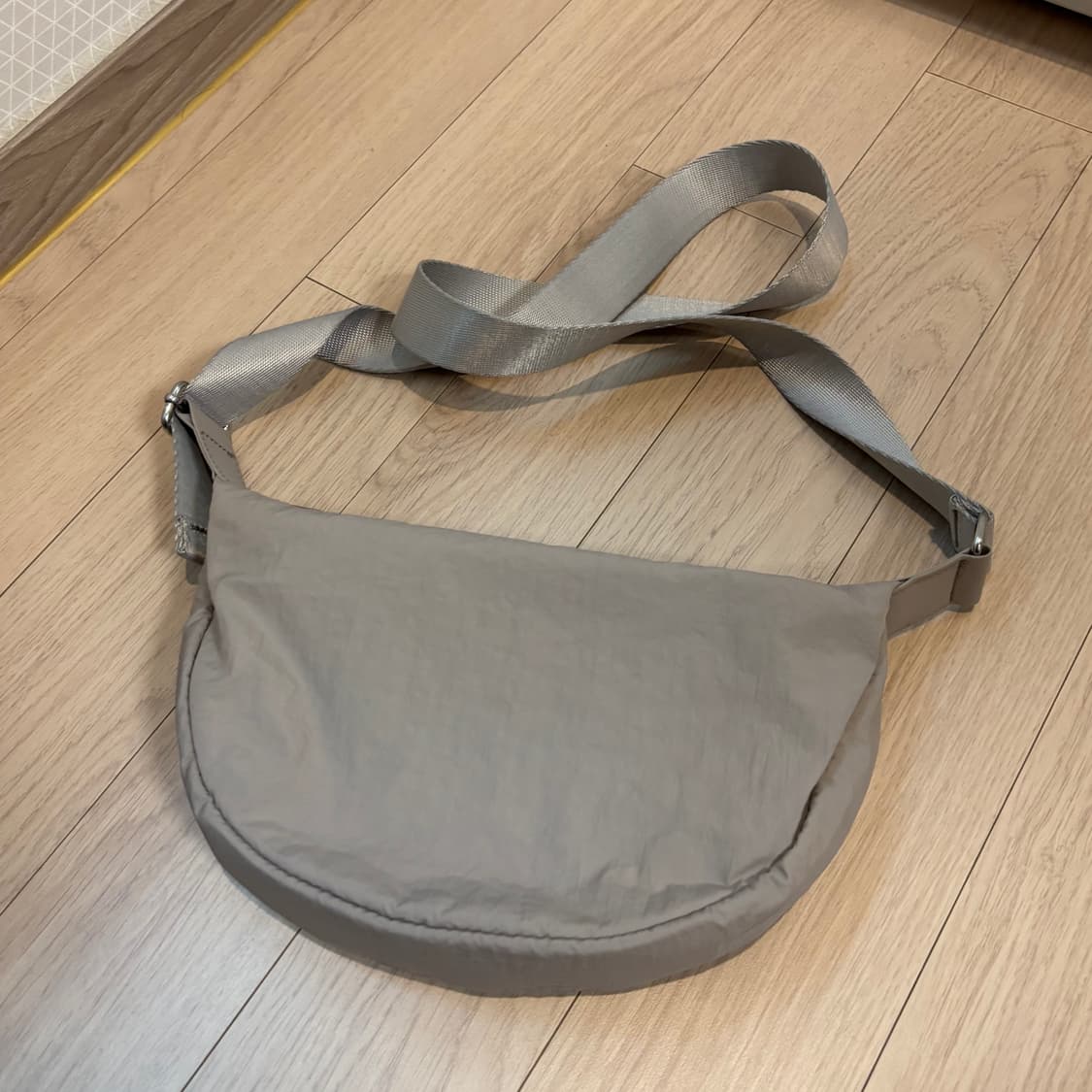 H&M 여행용추천 베이지그레이 미니 크로스백 상품이미지2