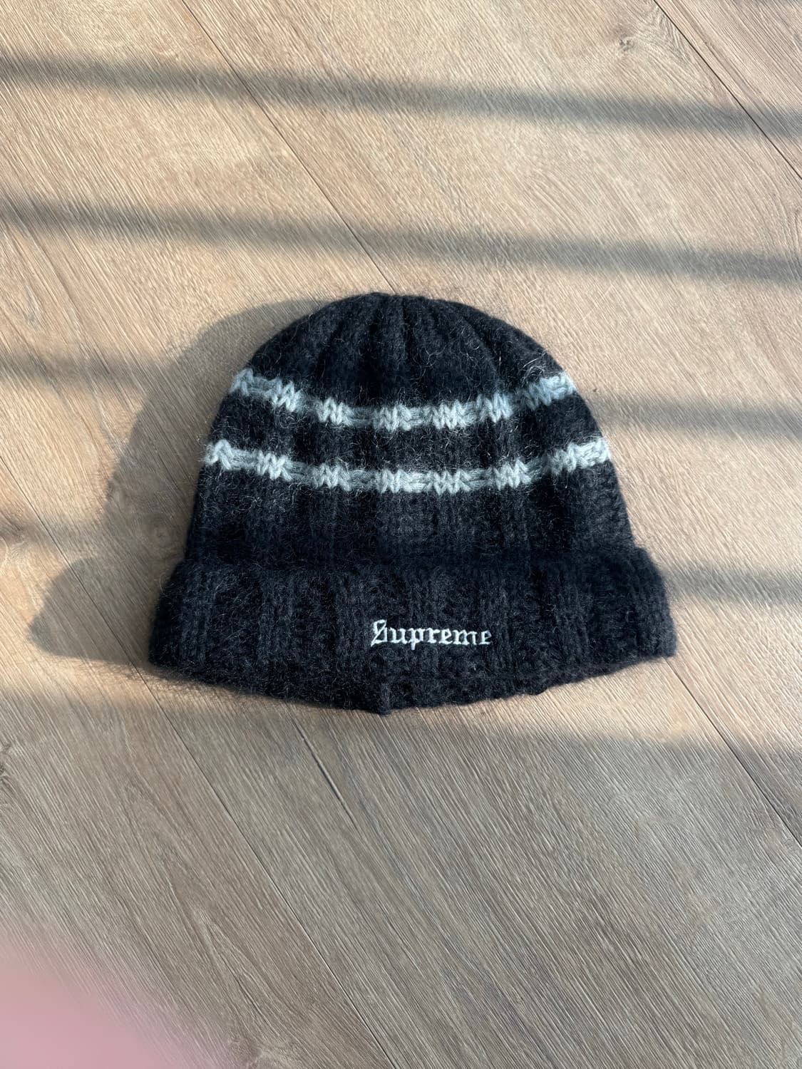 슈프림 24FW 브러쉬드 스트라이프 비니  상품이미지1