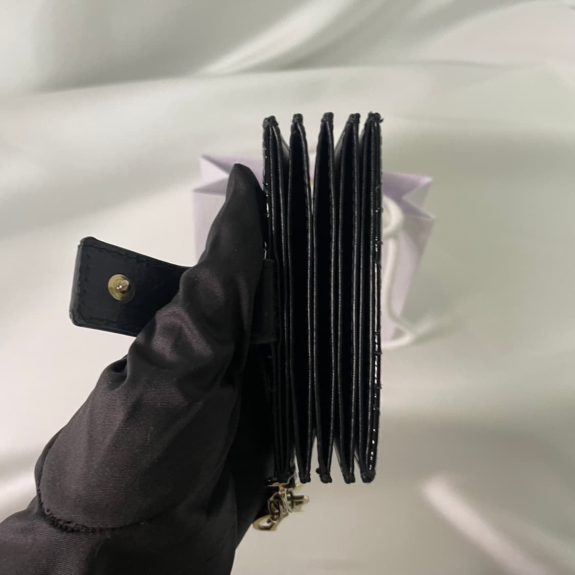 디올 레이디 페이던트 아코디언 카드지갑 블랙 +쇼핑백 포함 상품이미지9