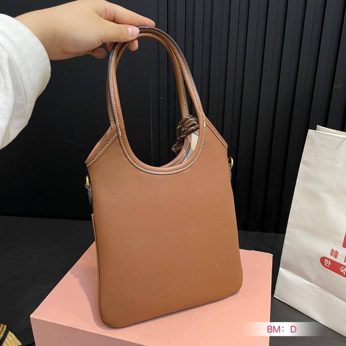 미우미우(Miu Miu) 아이비 가죽 핸드백 상품이미지8