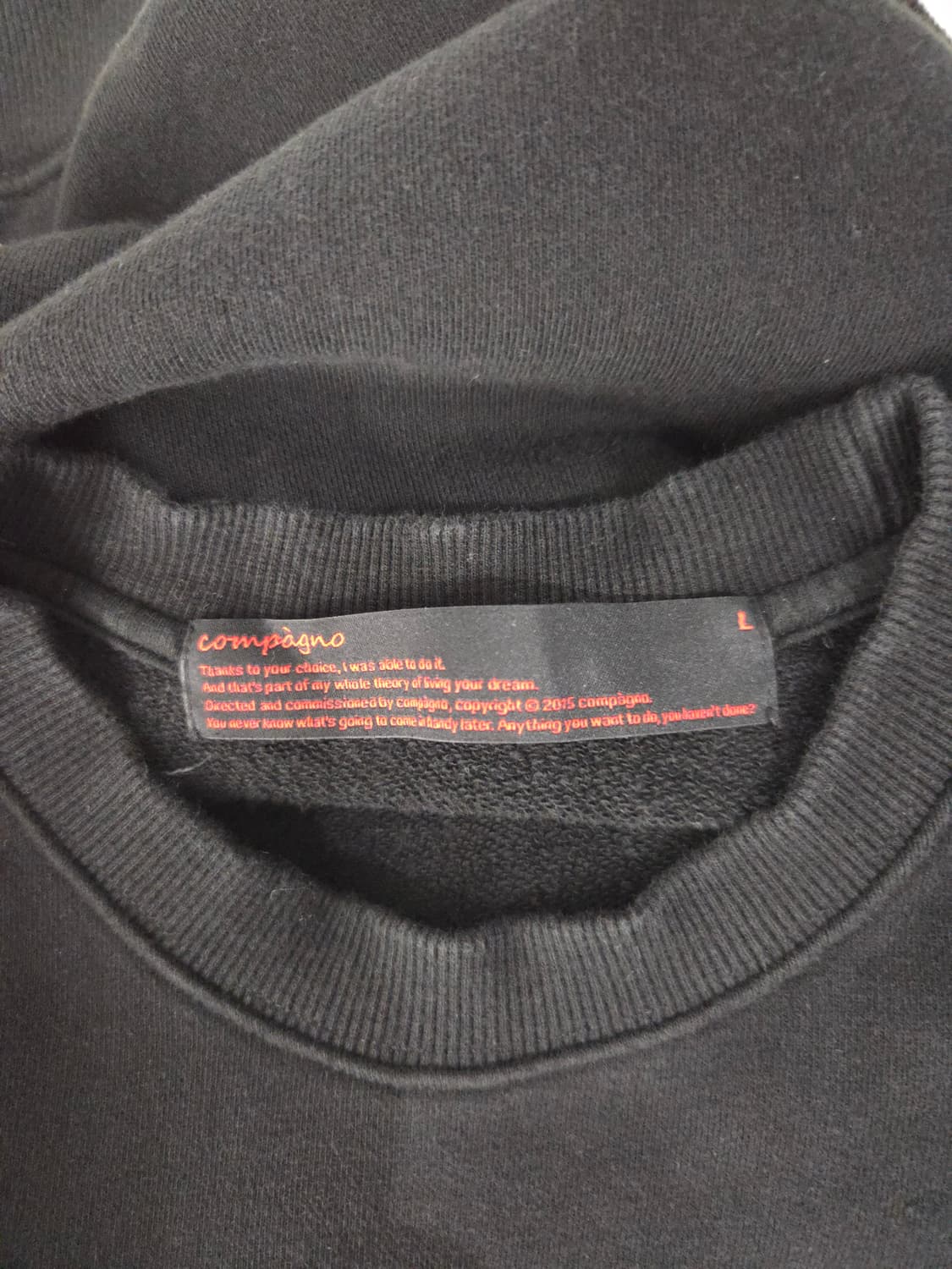 꼼파뇨(Compagno) 유니크 자수 블랙 맨투맨 상품이미지8