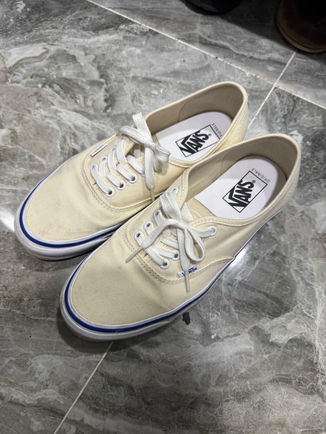 반스 볼트 어센틱 270사이즈 판매합니다 상품이미지1