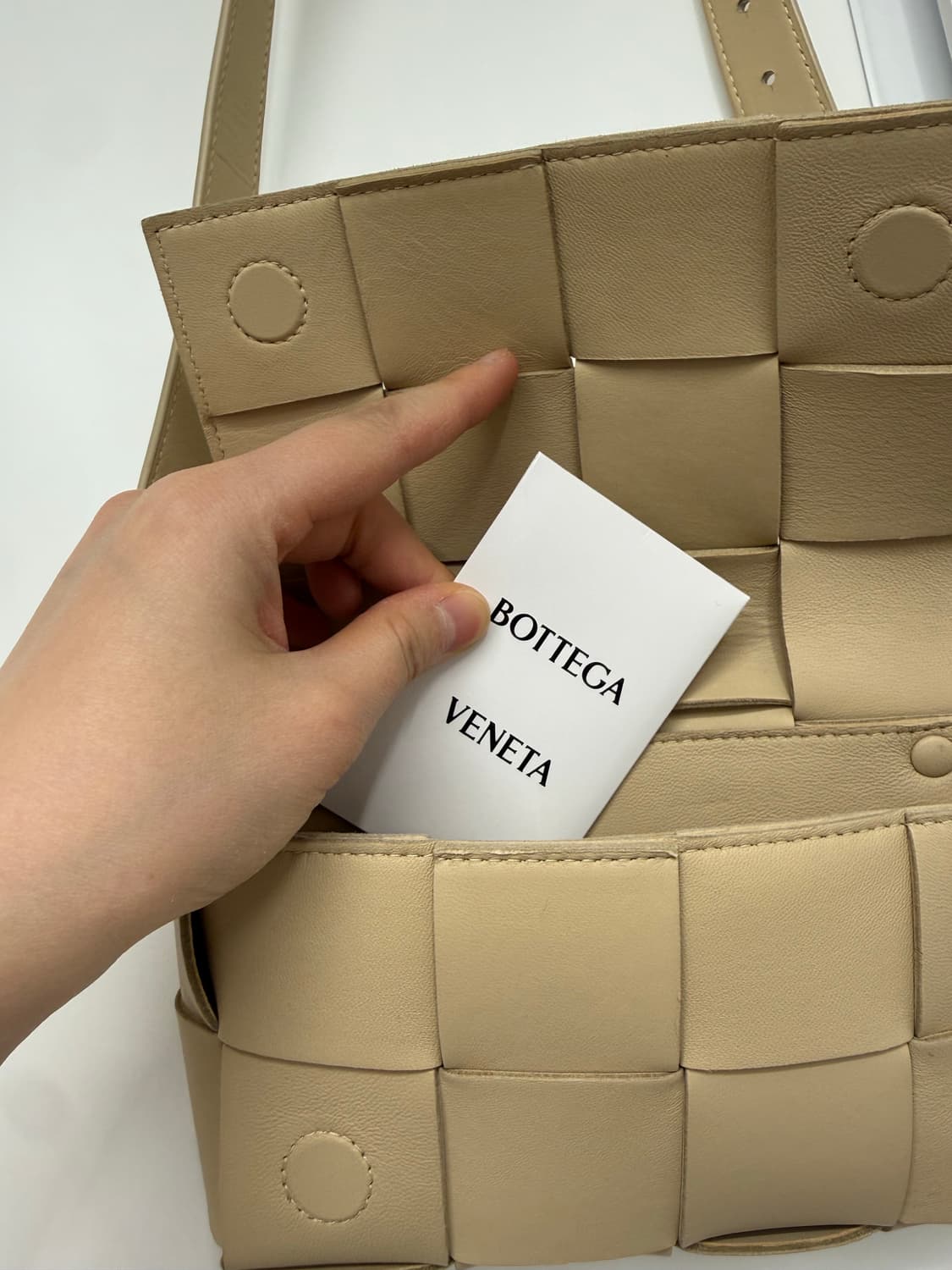 보테가베네타 카세트백 스몰 베이지 상품이미지7