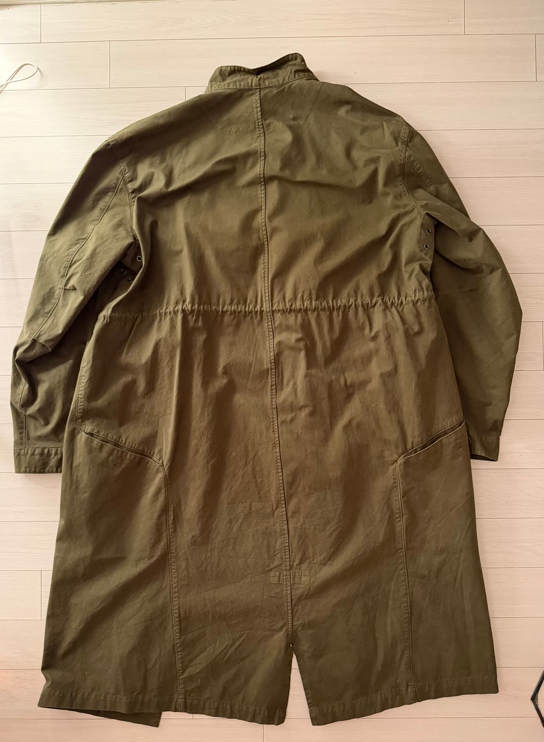 누마레 이이 EE 가먼트 다잉 커브드 피쉬테일 코트 카키 상품이미지2