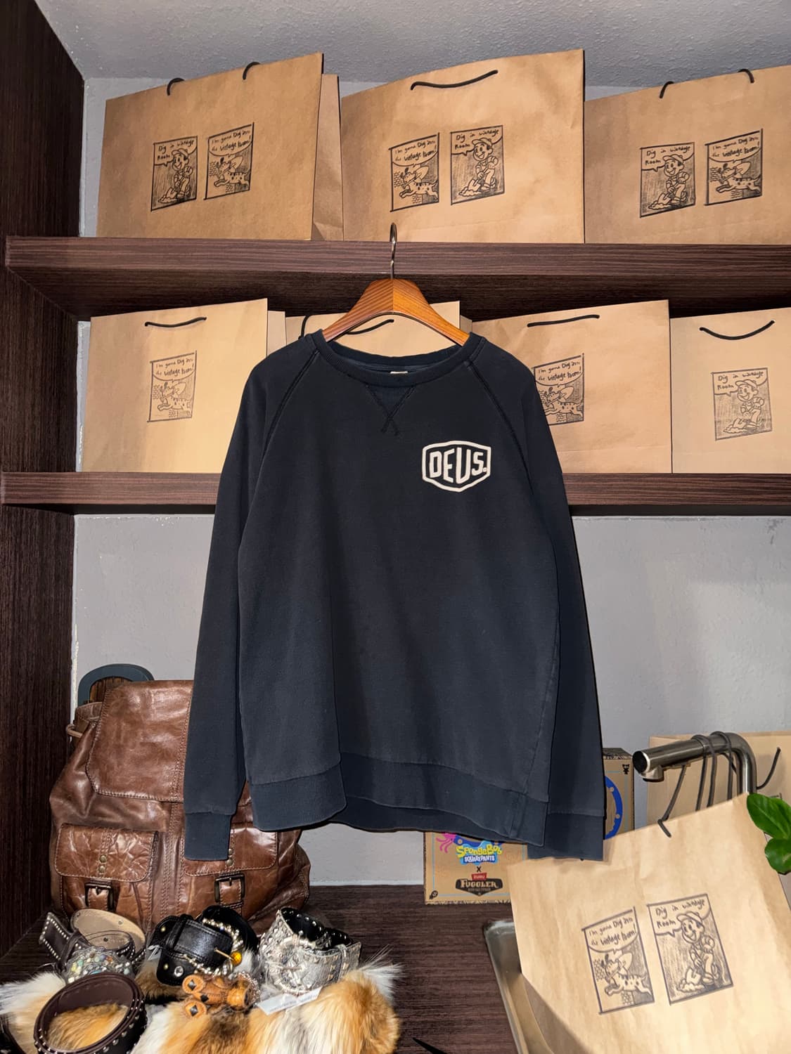 데우스 엑스마키나 맨투맨  상품이미지2