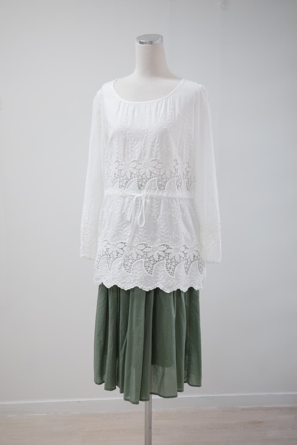 Uniqlo soft khaki skirt 상품이미지3