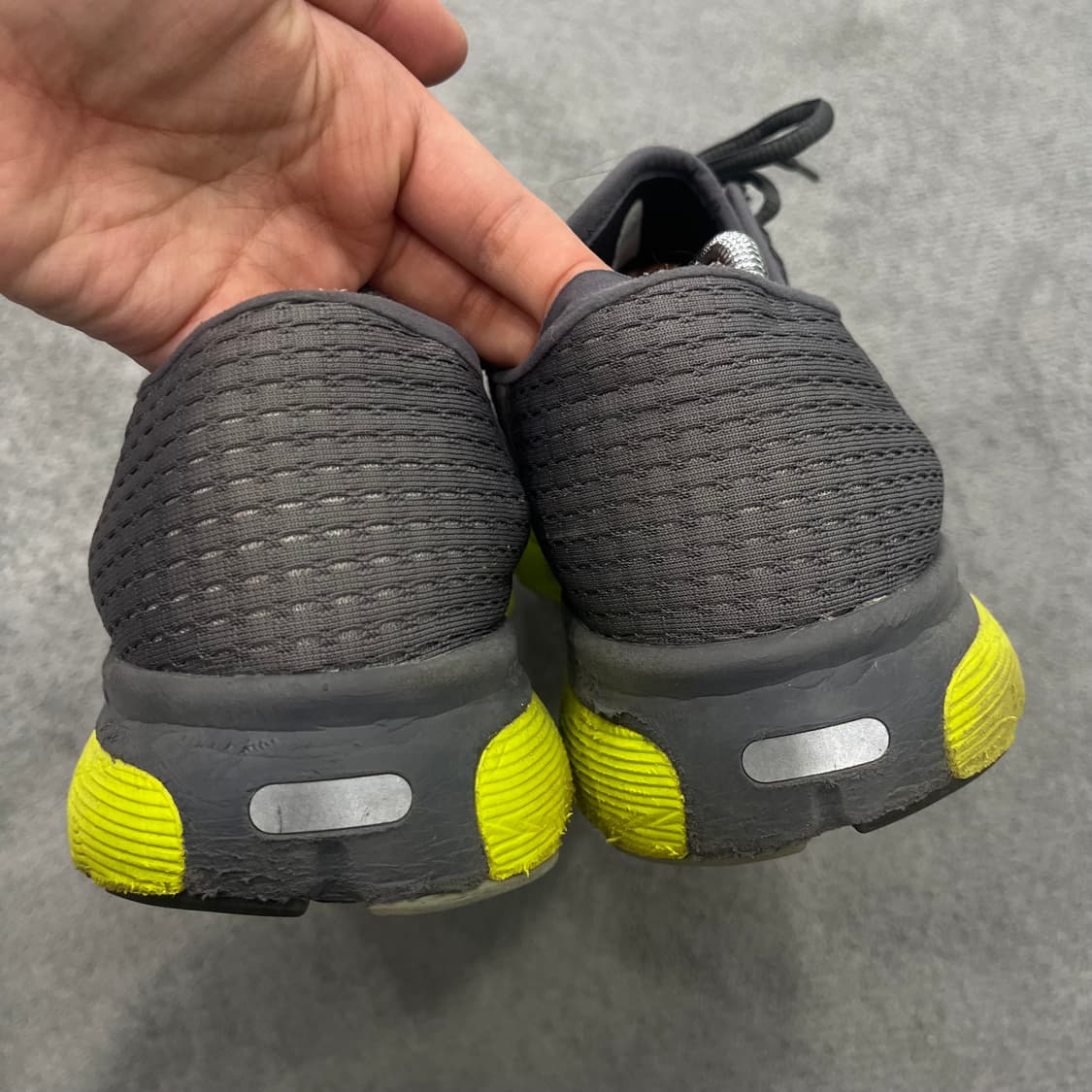 언더아머 러닝화 상품이미지3