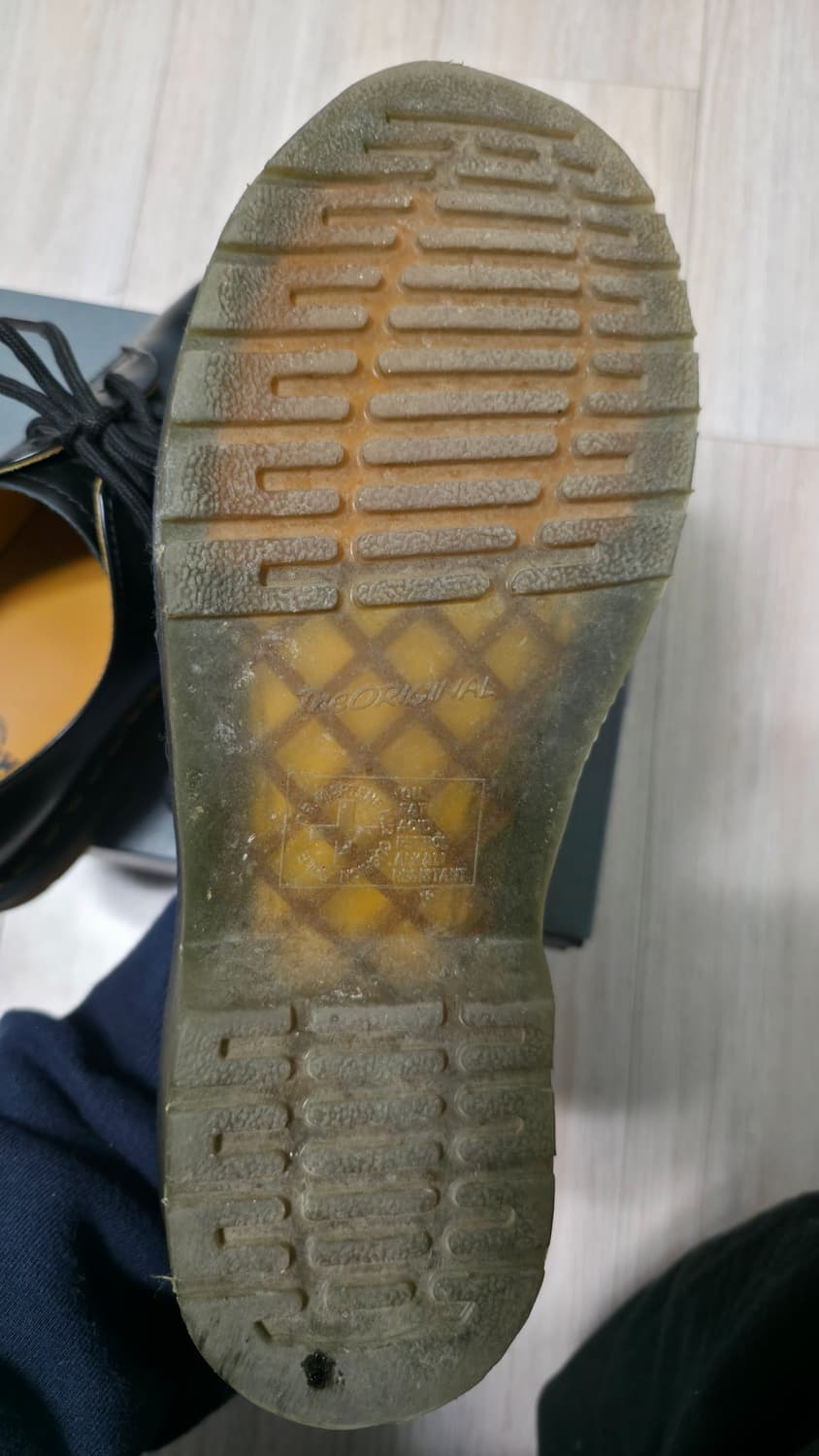 닥터마틴 1461 3홀 블랙 스무스 팝니다. 상품이미지2