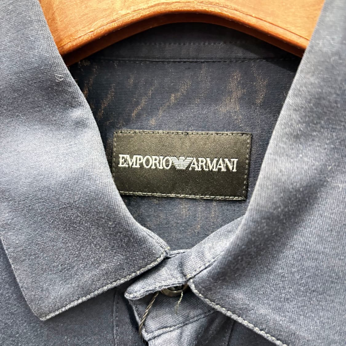 엠포리오 아르마니 코튼 긴팔 셔츠 배색 시보리 하이브리드 디테일 네이비 상품이미지6