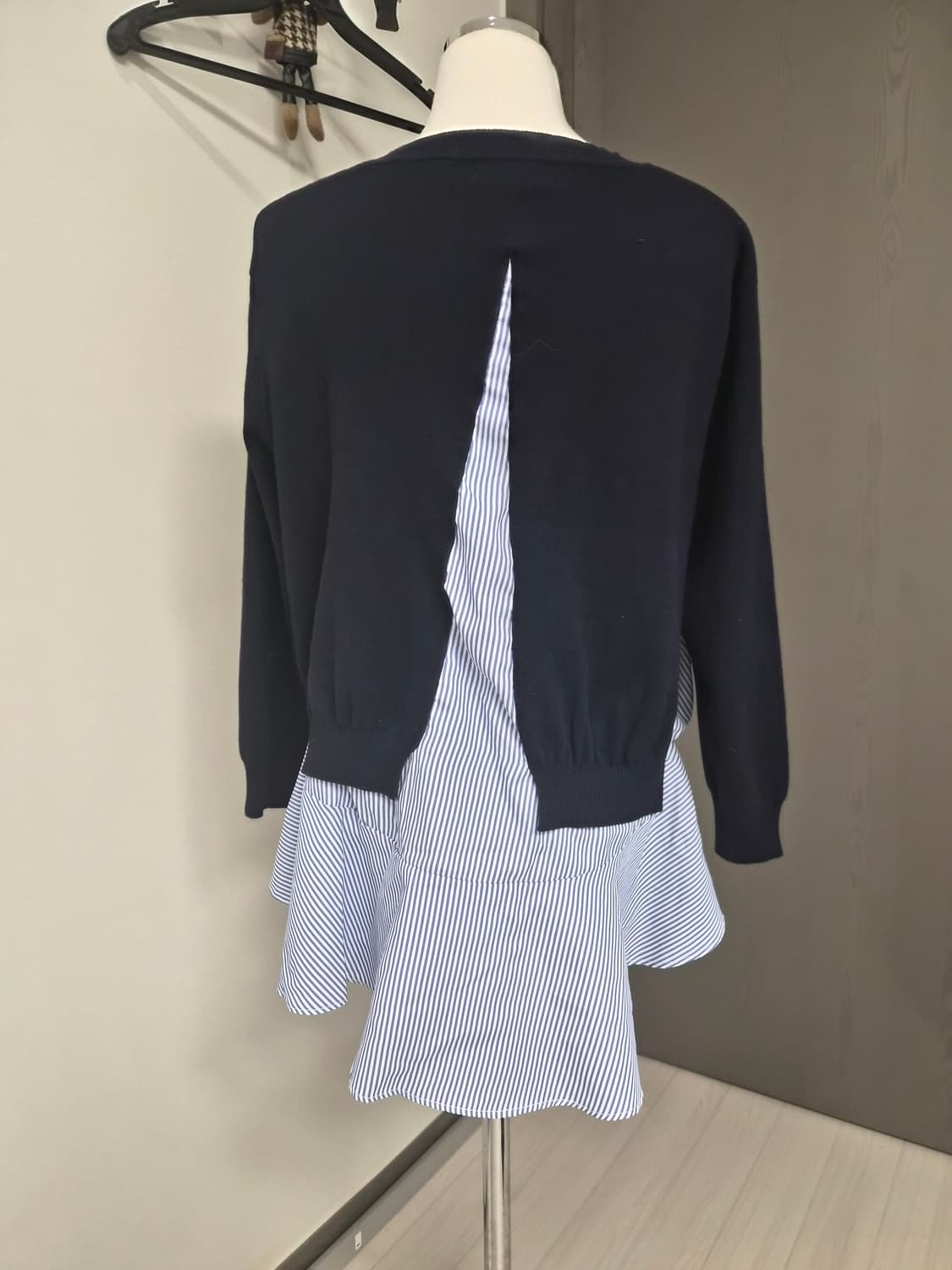 JOVONNA LONDON 조본나 런던 반전 뒷태 니트 상품이미지5