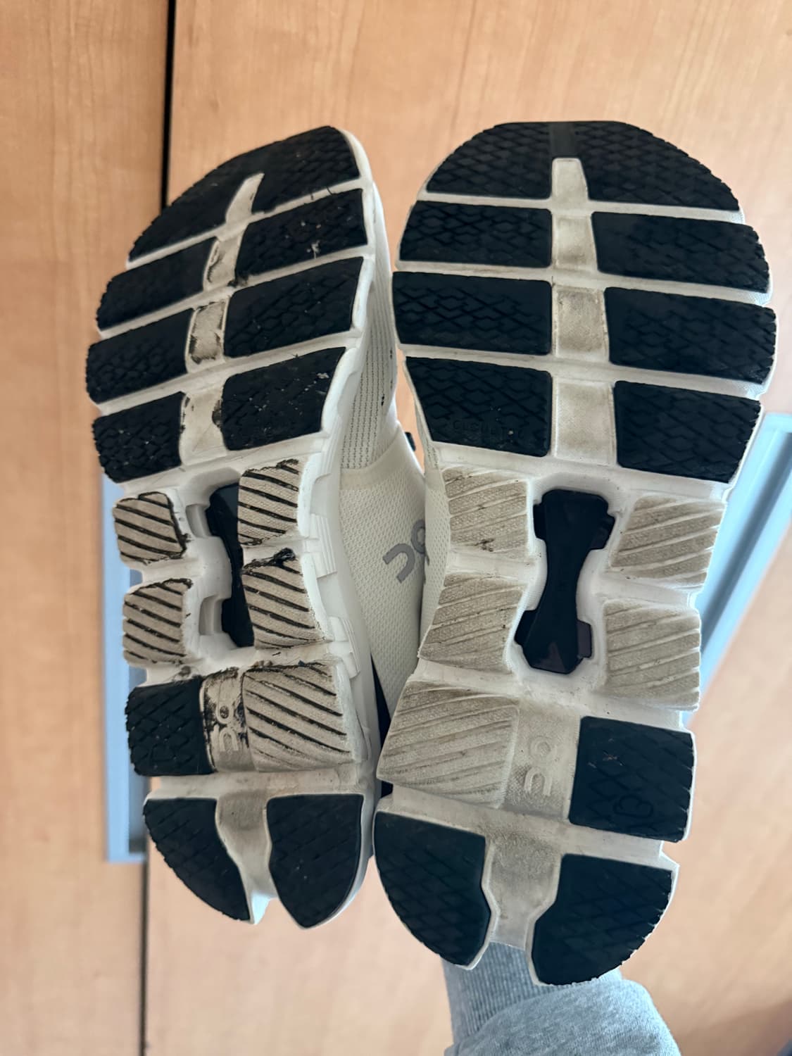 온러닝 클라우드 X 4 아이보리 블랙 상품이미지8