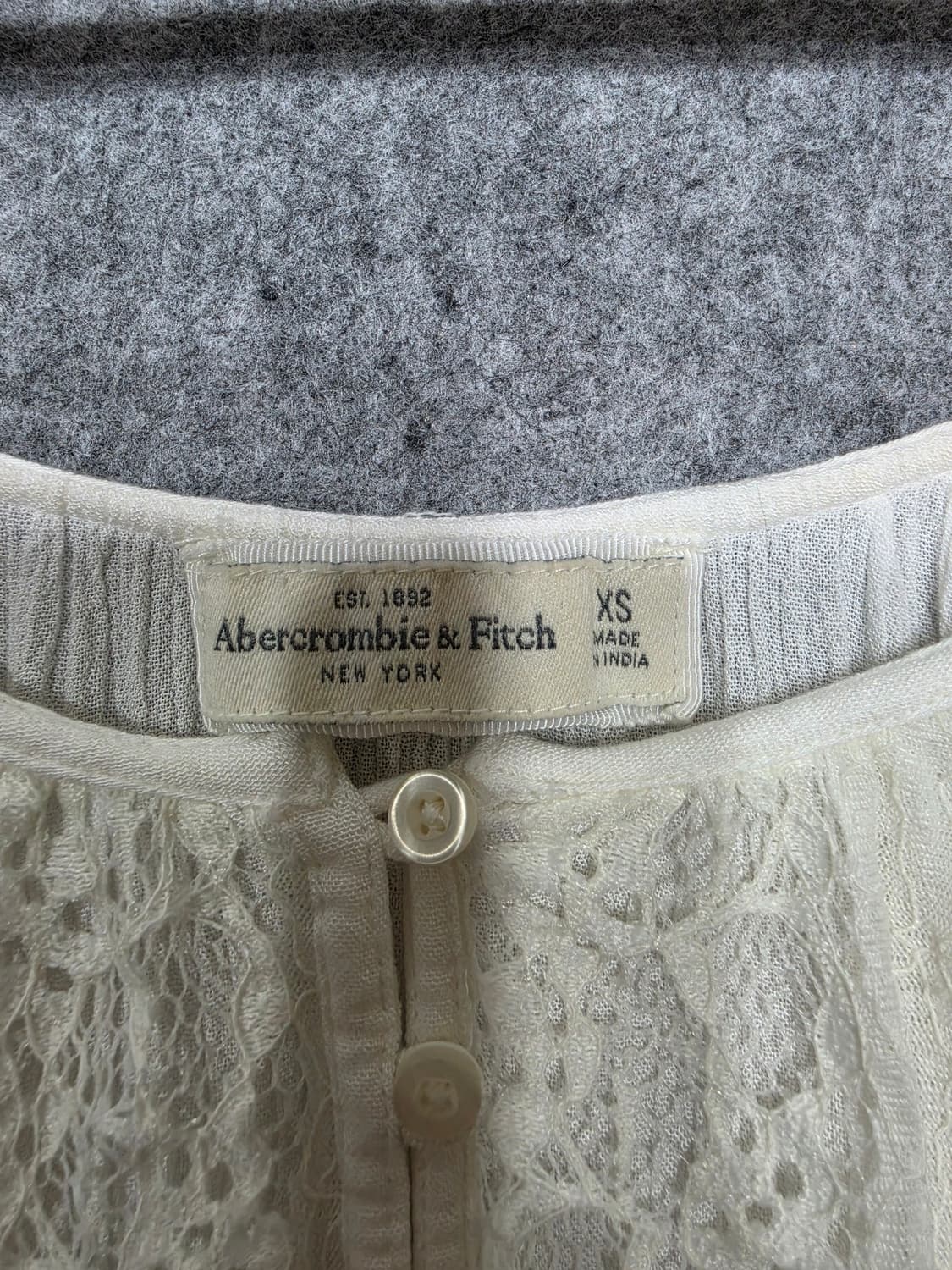 아베크롬비 앤 피치 모리걸 레이스 버튼 오프숄더 콜드숄더 탑 XS 상품이미지7