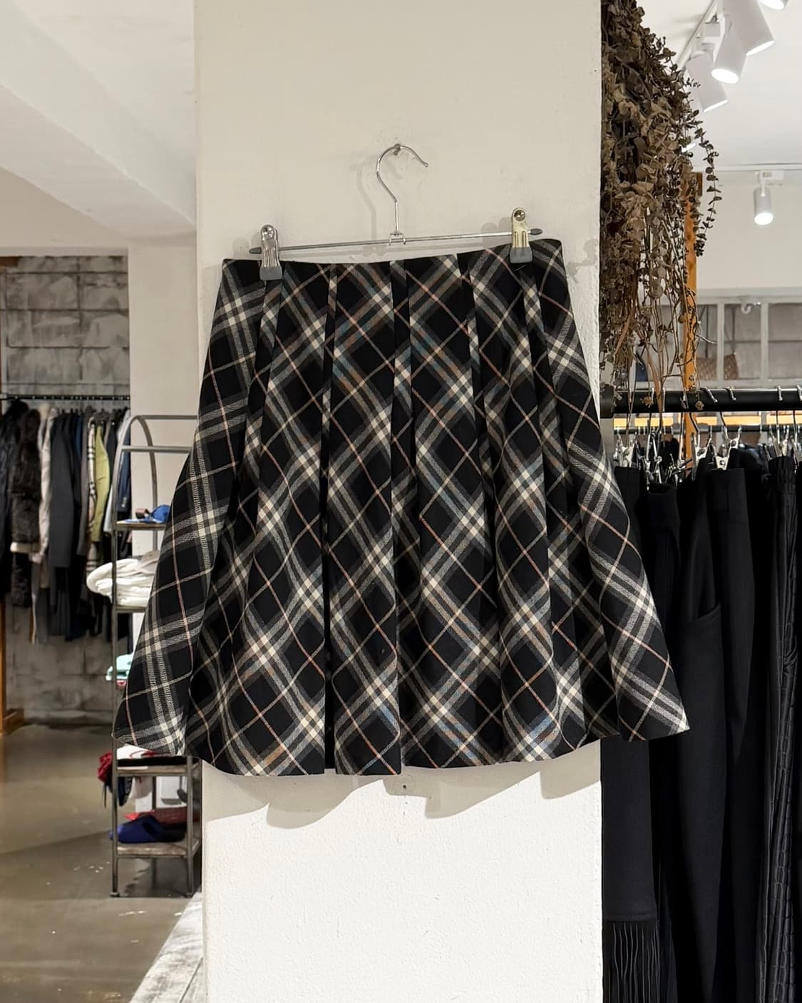 버버리 블루라벨 블랙 노바체크 미디 스커트 상품이미지4