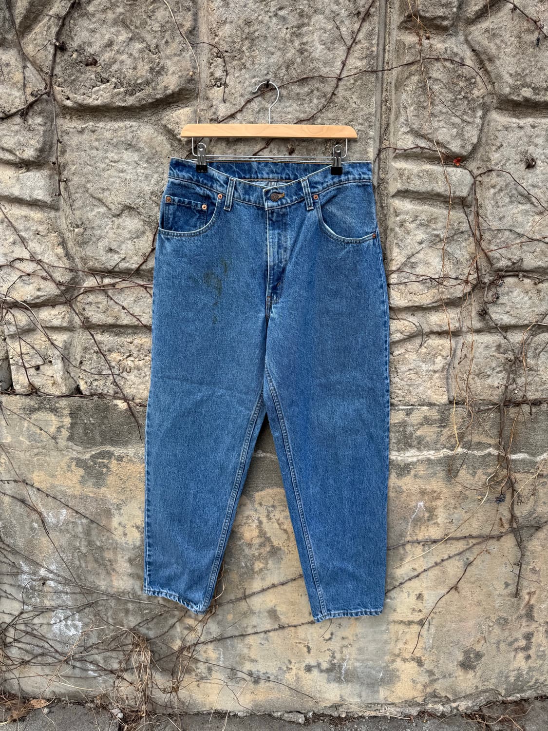 90s 리바이스 빈티지 560 루즈 테이퍼드핏 워싱 데님 팬츠 상품이미지1