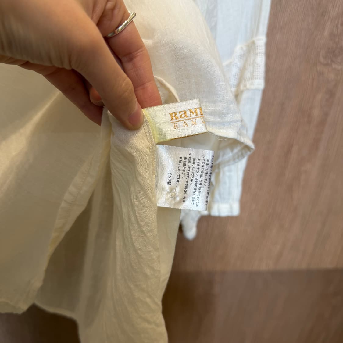 빈티지 헨리넥 블라우스 플로럴 레이스 자수 디테일 루즈핏 아이보리 상품이미지6