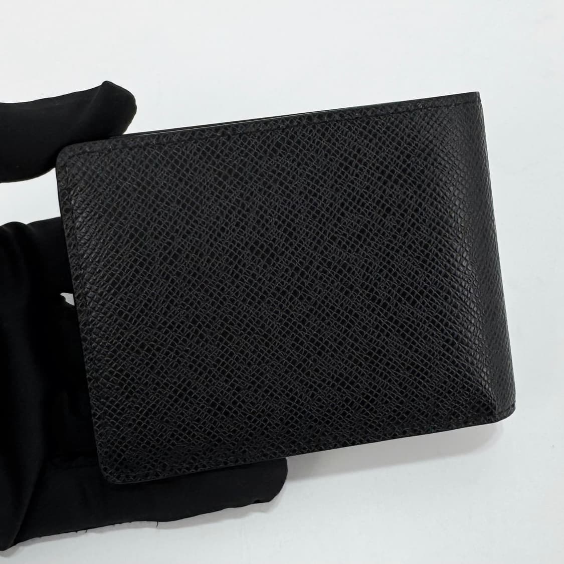 루이비통 LV 로고 타이가 반지갑 블랙 (M30295) 상품이미지4