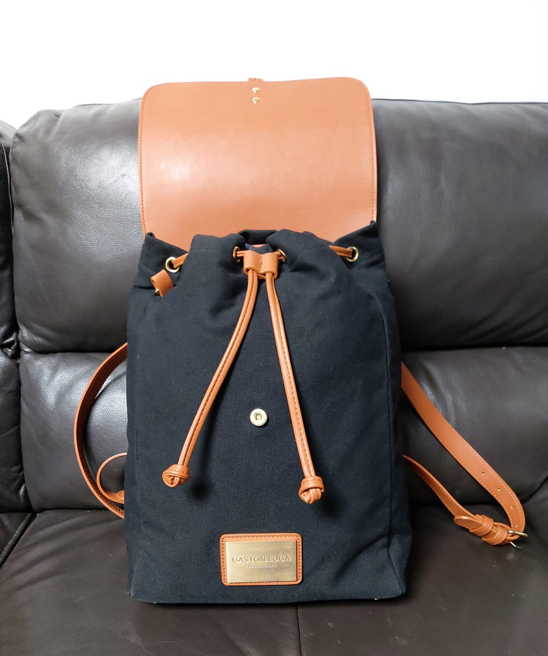 가스톤루가 블랙 캔버스 백팩

 상품이미지2