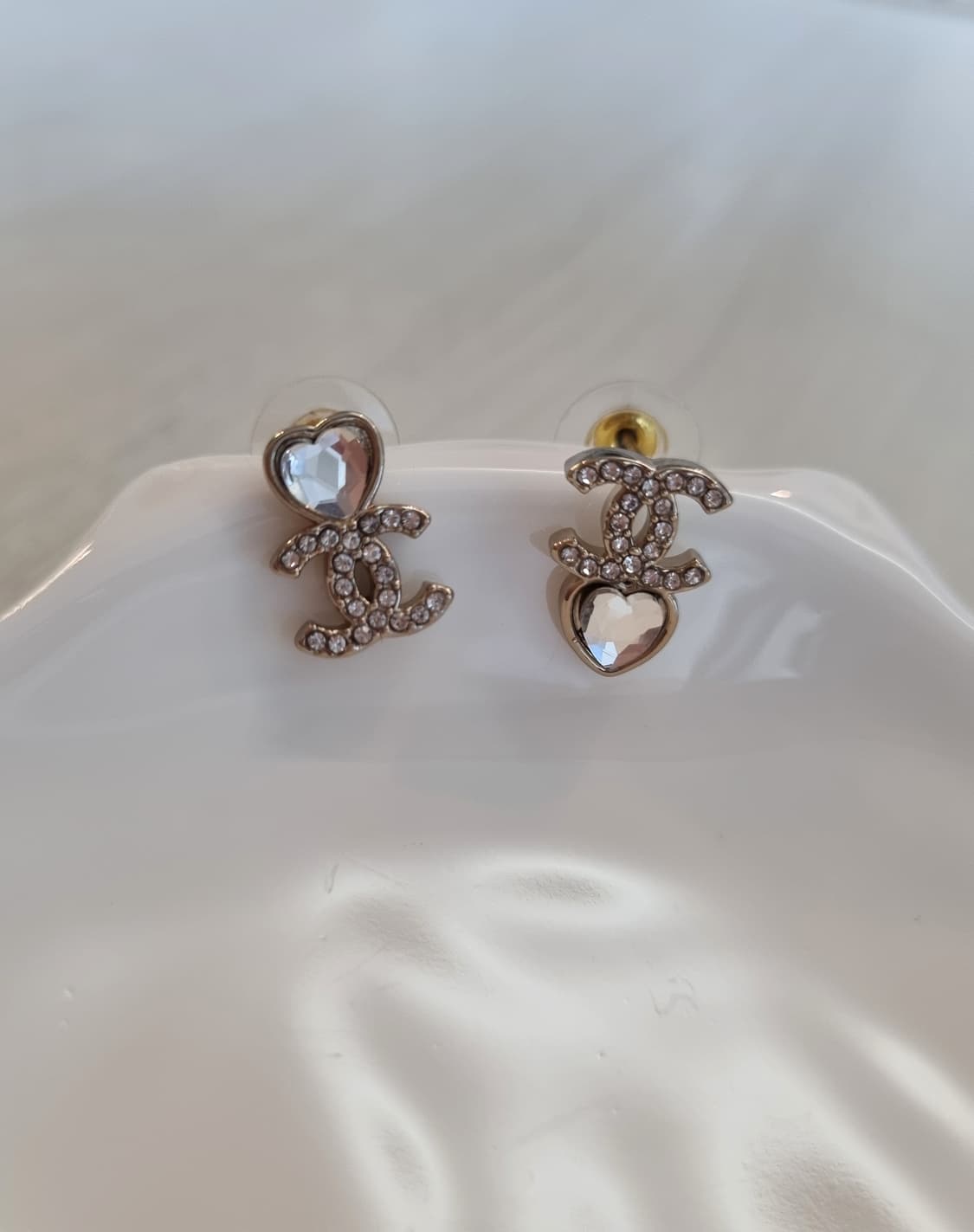 샤넬 CC 언발 크리스탈하트 귀걸이 샴페인골드 업사이클링 상품이미지1