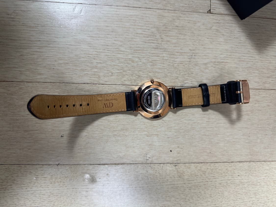 다니엘 웰링턴 클래식 셰필드 가죽시계 36mm 상품이미지4