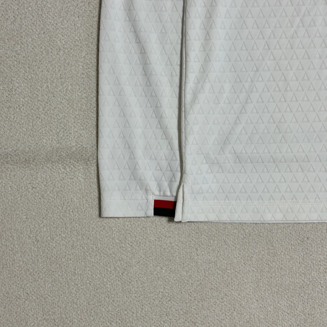 와이드앵글 카라 긴팔 티셔츠 상품이미지4