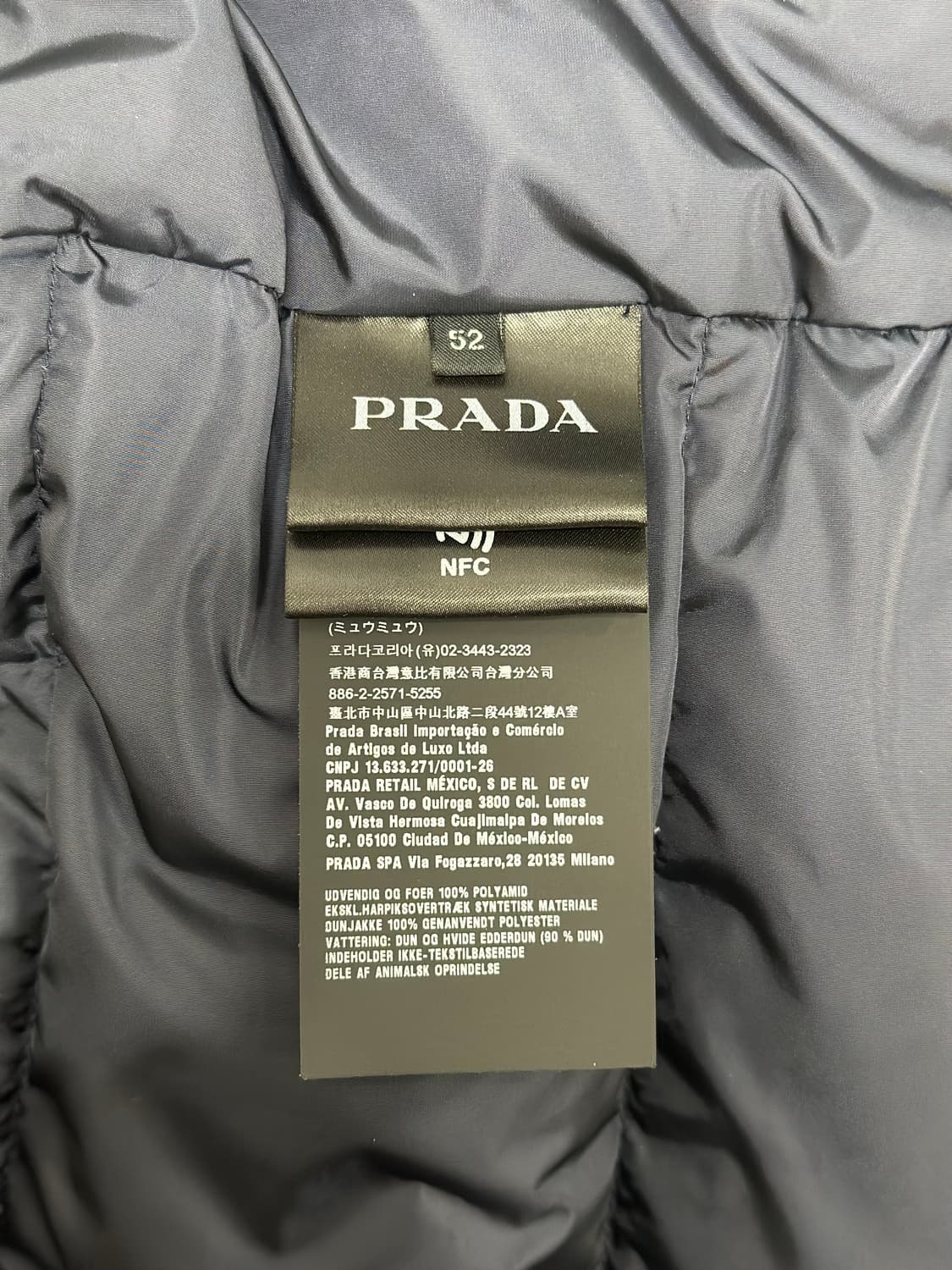 프라다 트라이앵글 패딩 네이비 52 상품이미지8