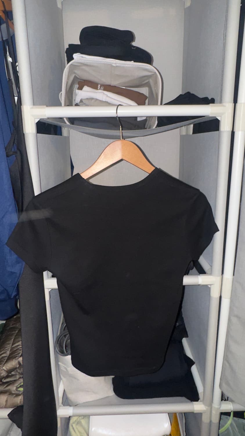 낫띵리튼 브이넥 반팔 티셔츠 블랙 상품이미지4