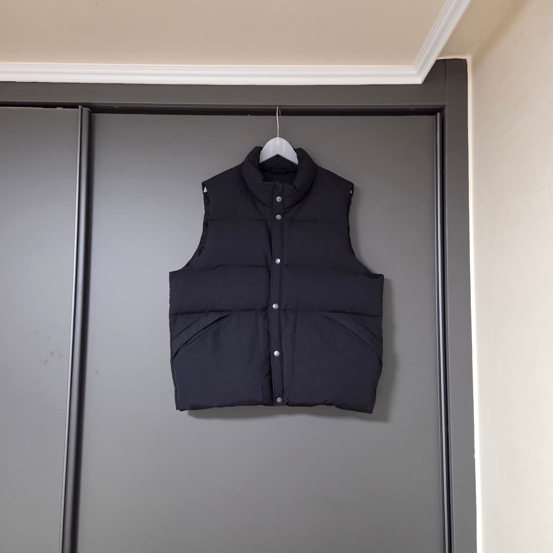 [1] 우드비 x 아워셀브스 덕다운 베스트 블랙 / 아워셀브즈 패딩 조끼 상품이미지1