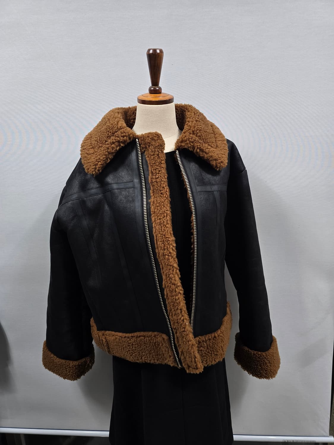 Lartigent 라티젠 블랙 무스탕 자켓 상품이미지5