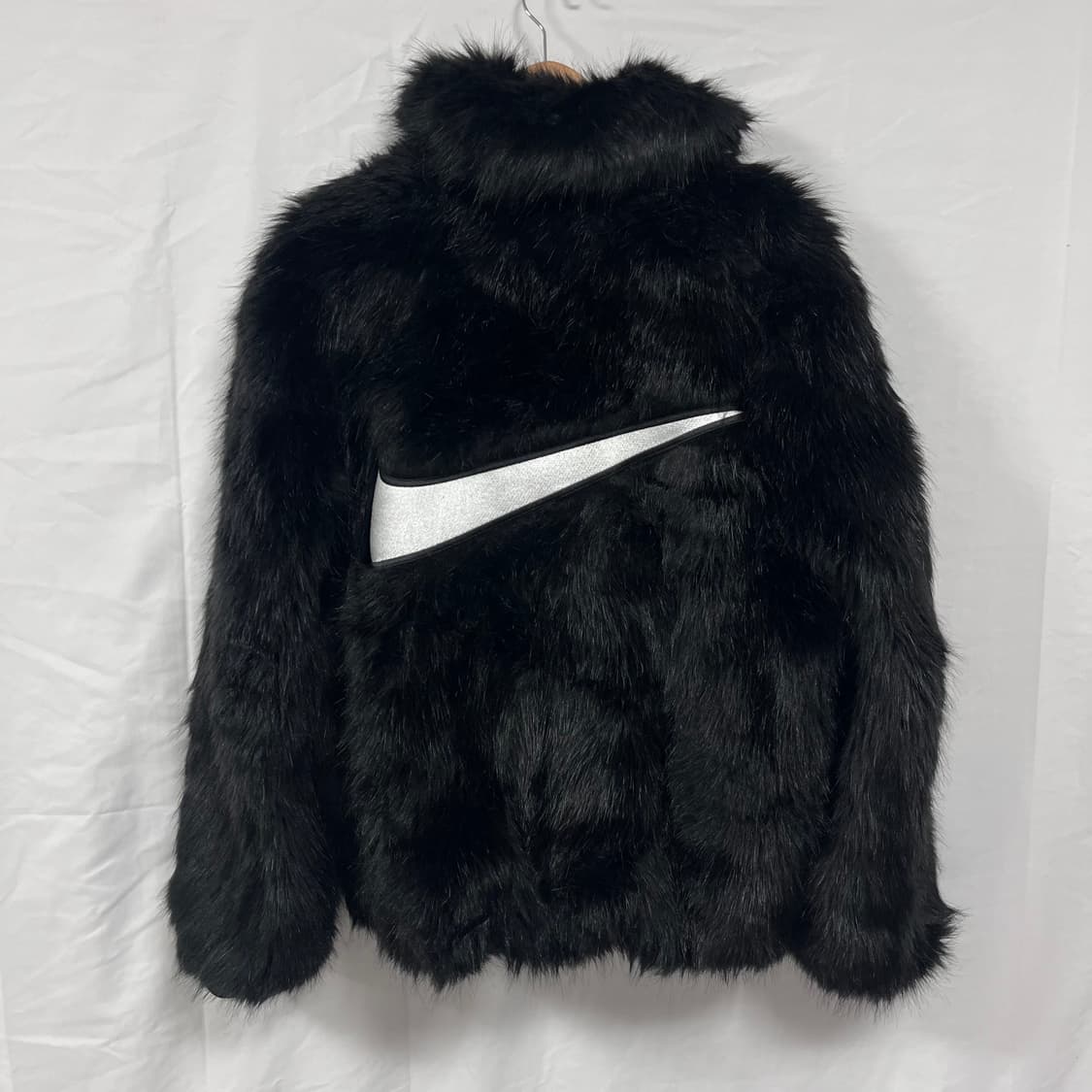 [남여공용] 나이키 X 엠부쉬 리버시블 블랙 퍼자켓 상품이미지5