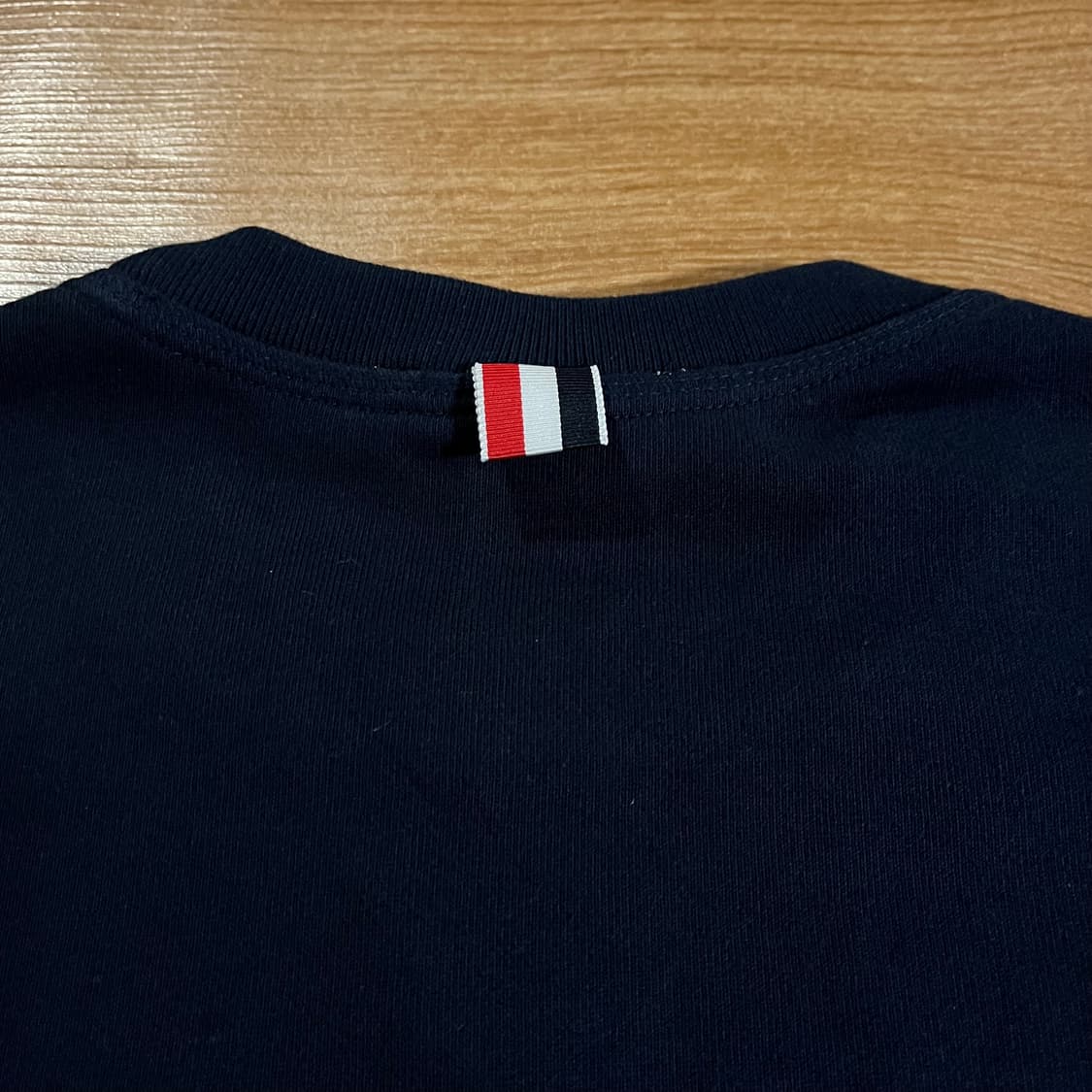 [103] 톰브라운 26ss 사선바 맨투맨 상품이미지9