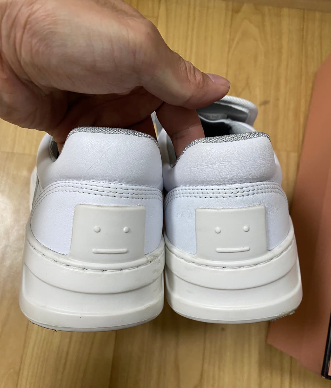 아크네 스튜디오 Bennie M 화이트 스니커즈 250(거의 새거) 상품이미지1