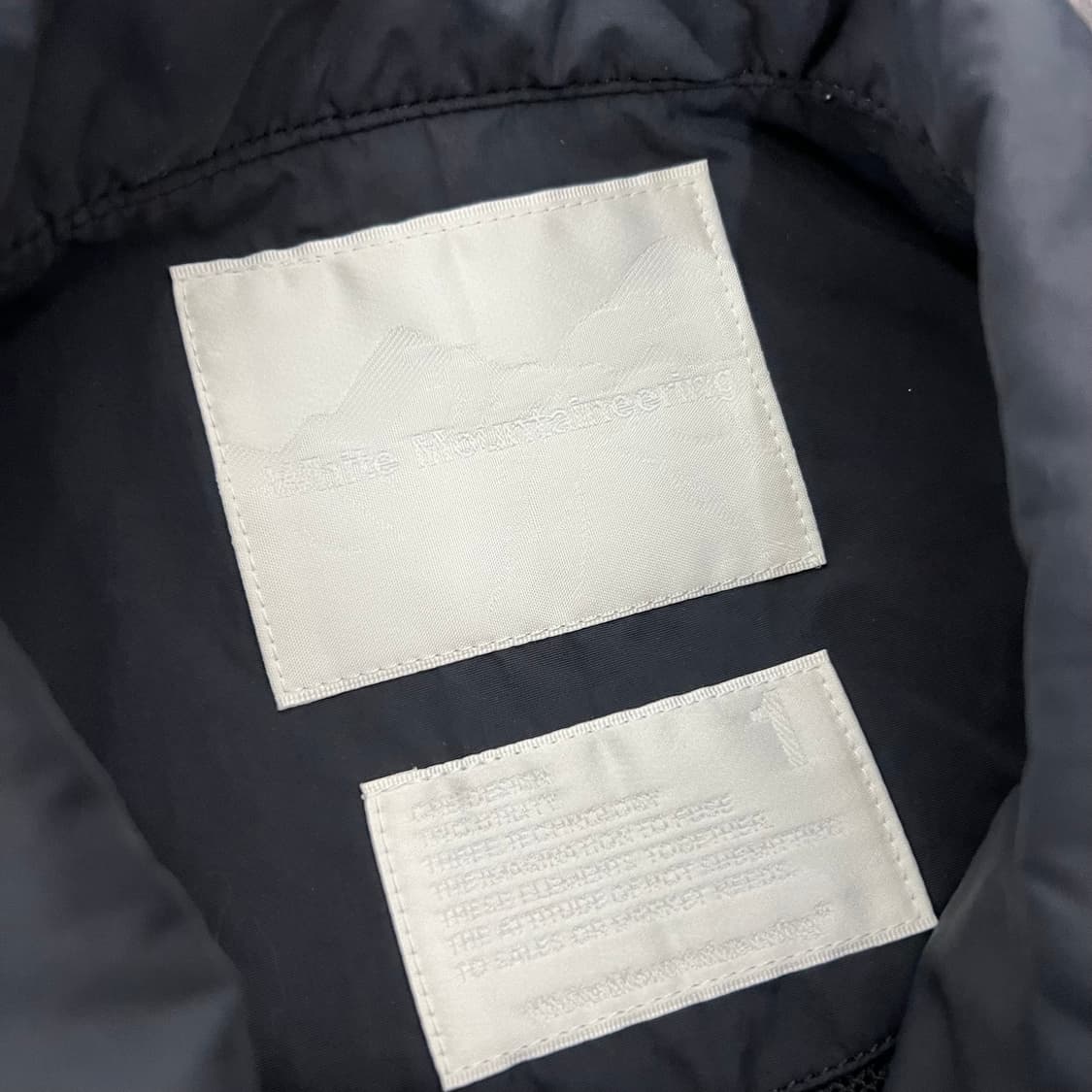 화이트 마운티니어링 16ss 로고 코치자켓 블랙 상품이미지5