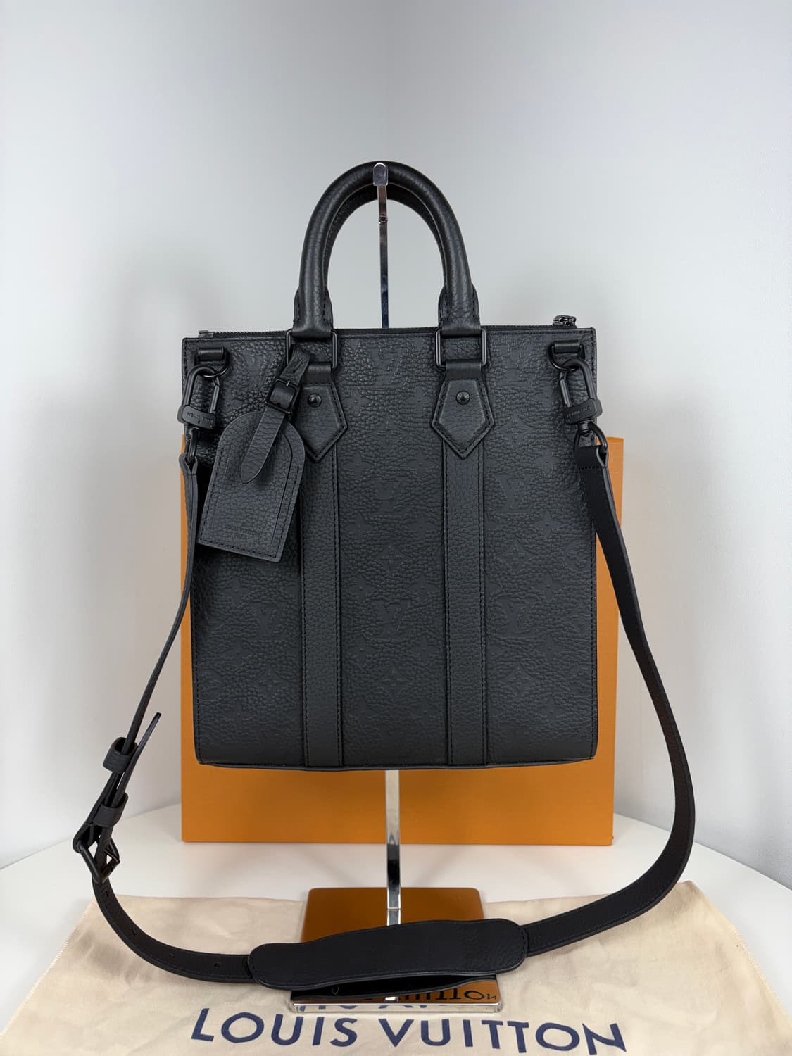 루이비통 M21884 토뤼옹 삭플라 토트백 크로스백 상품이미지2