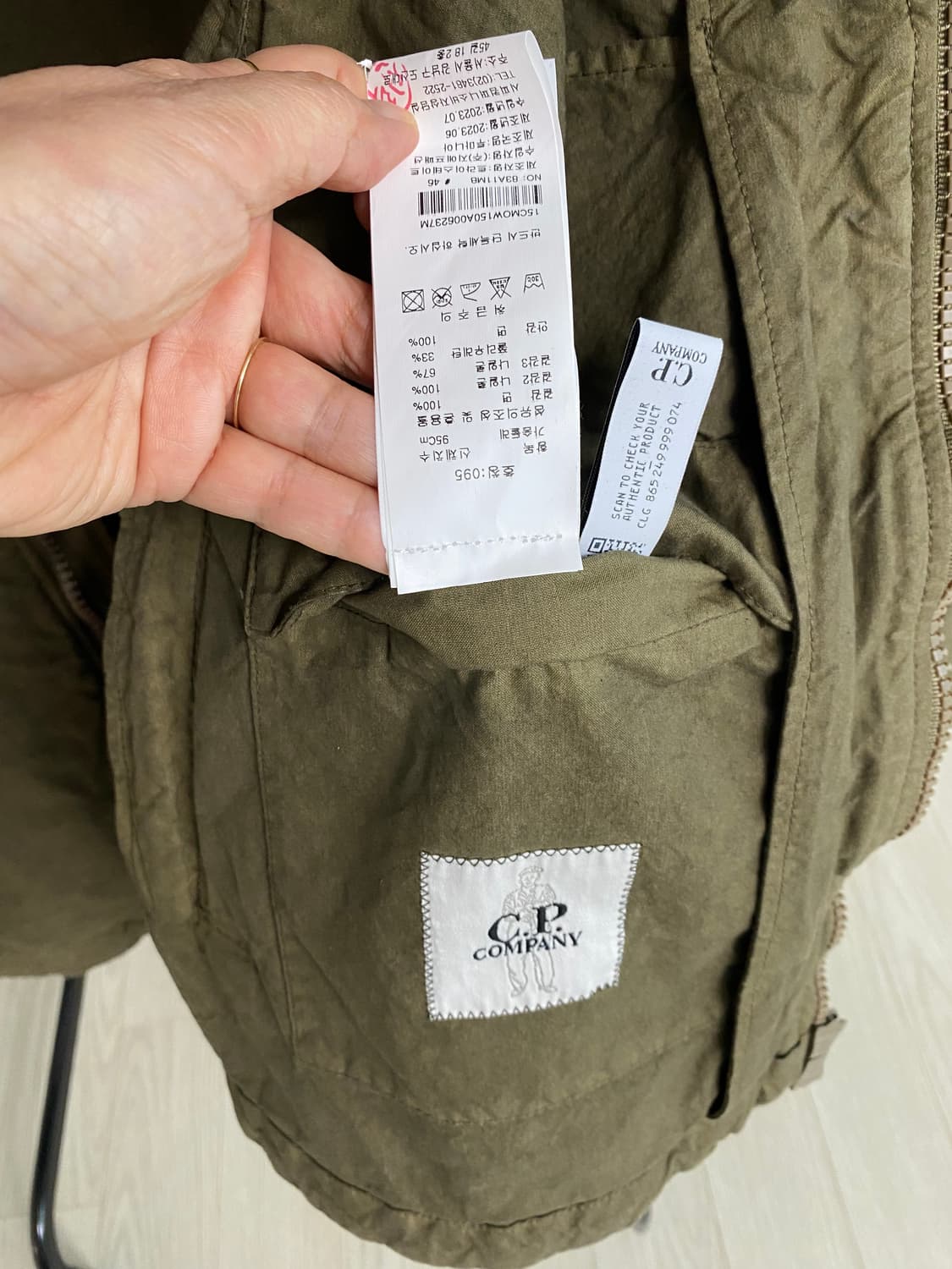 cp컴퍼니 23fw 바틱 후드 바람막이 상품이미지5