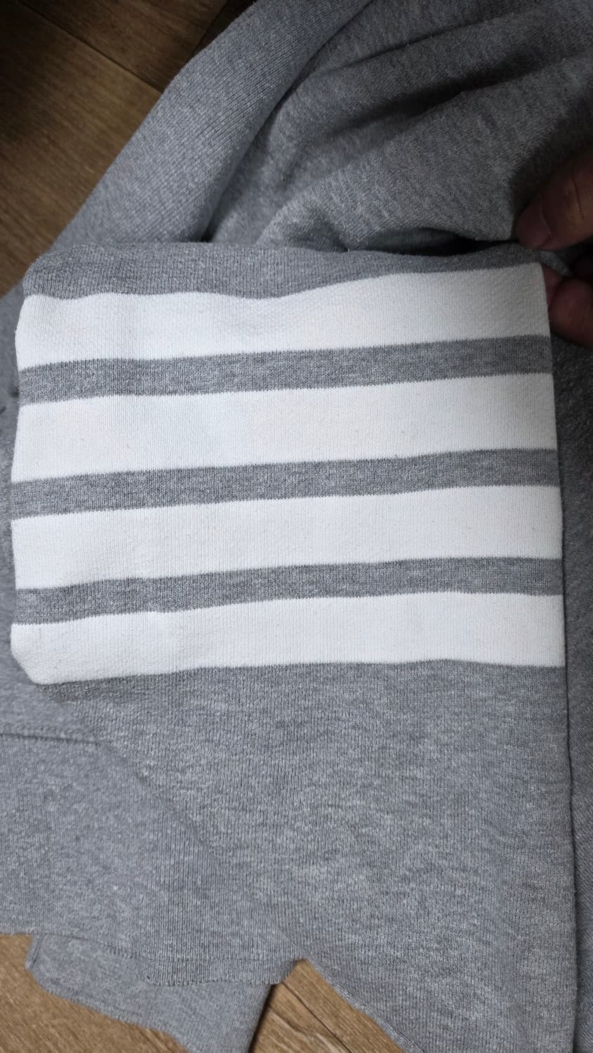 [3,새상품급]톰브라운 사선완장 맨투맨 상품이미지2